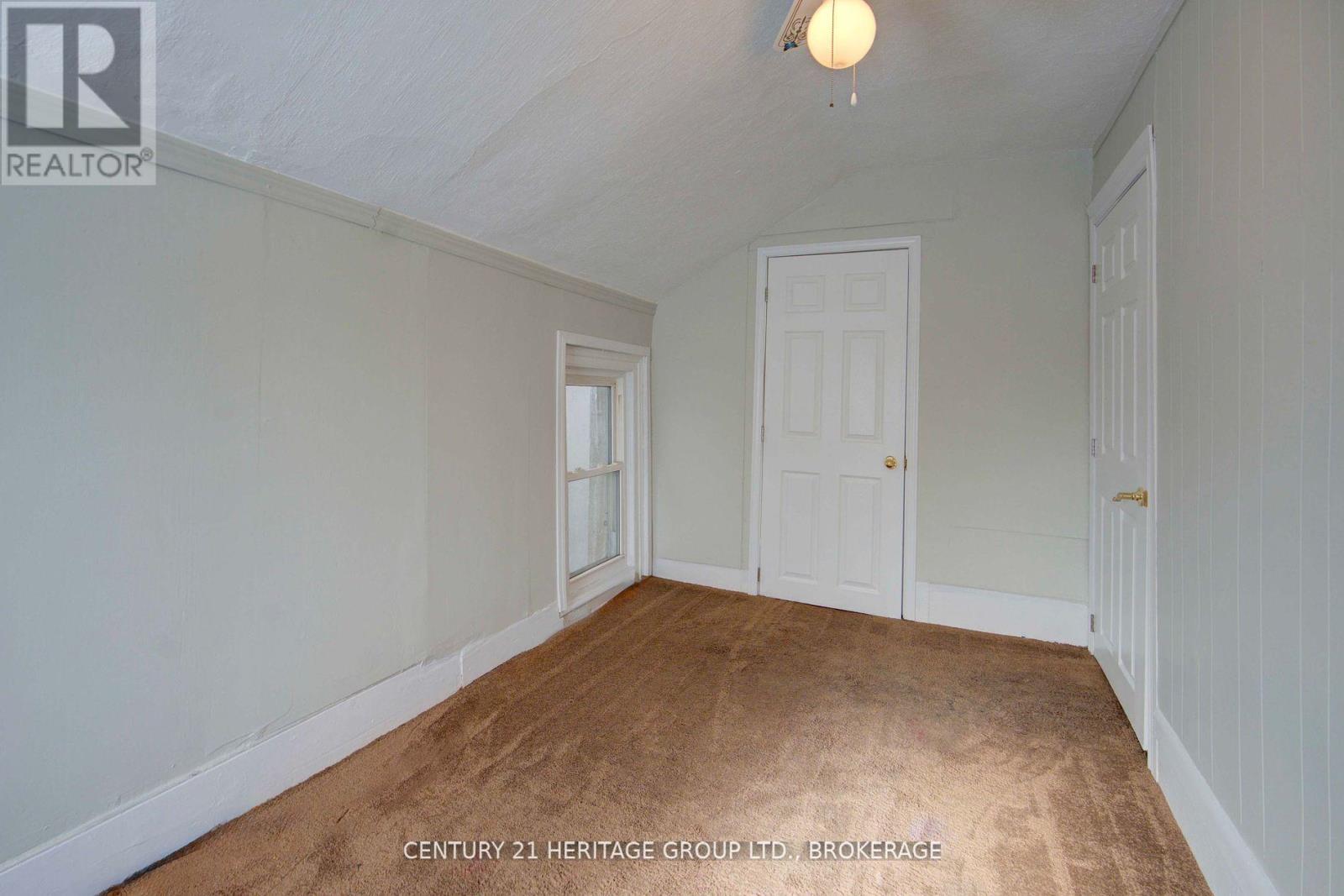 243 King Street E, Gananoque, Ontario  K7G 1G4 - Photo 9 - X12099815
