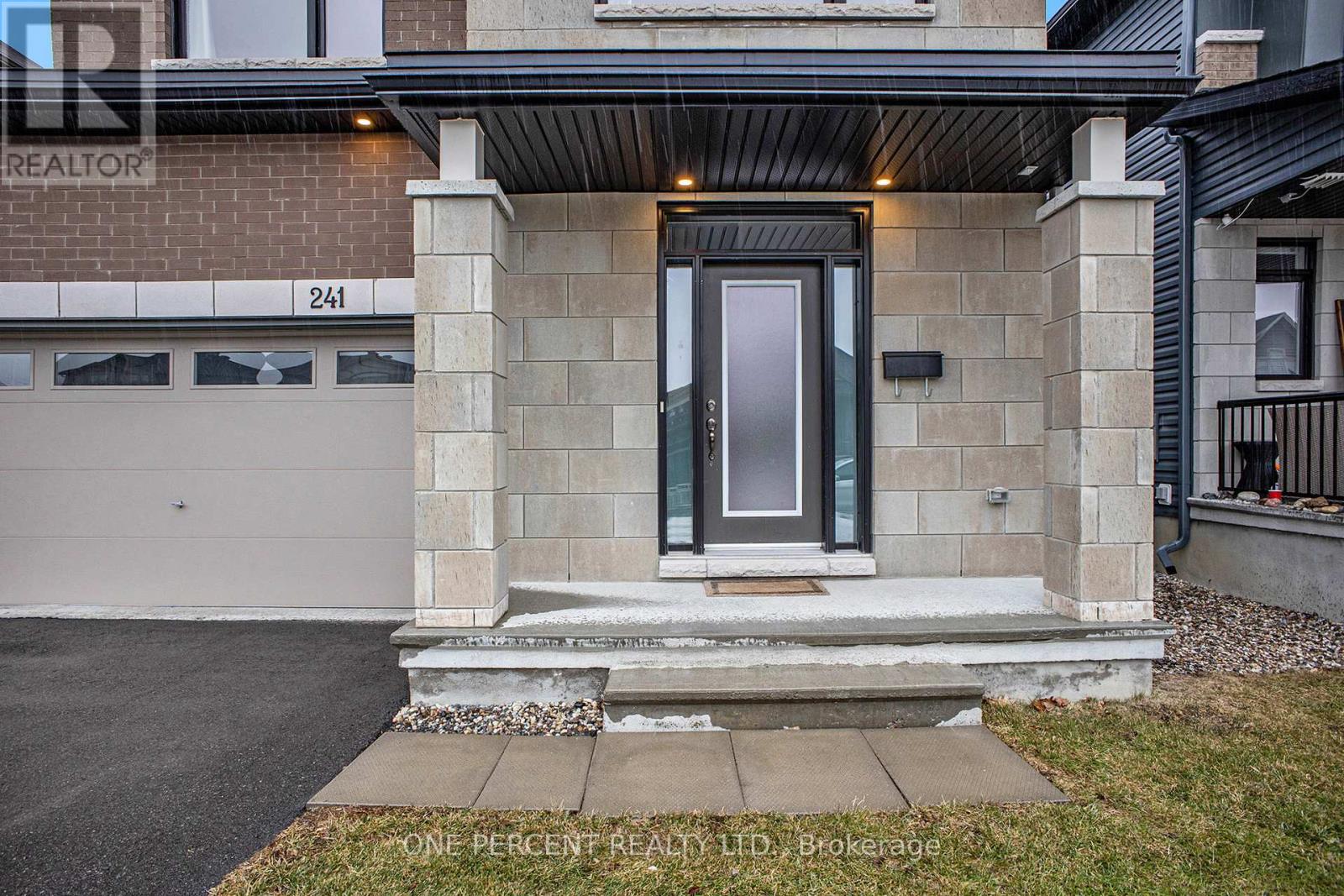 241 Fountainhead Drive, Ottawa, Ontario  K1W 0H3 - Photo 2 - X12099830