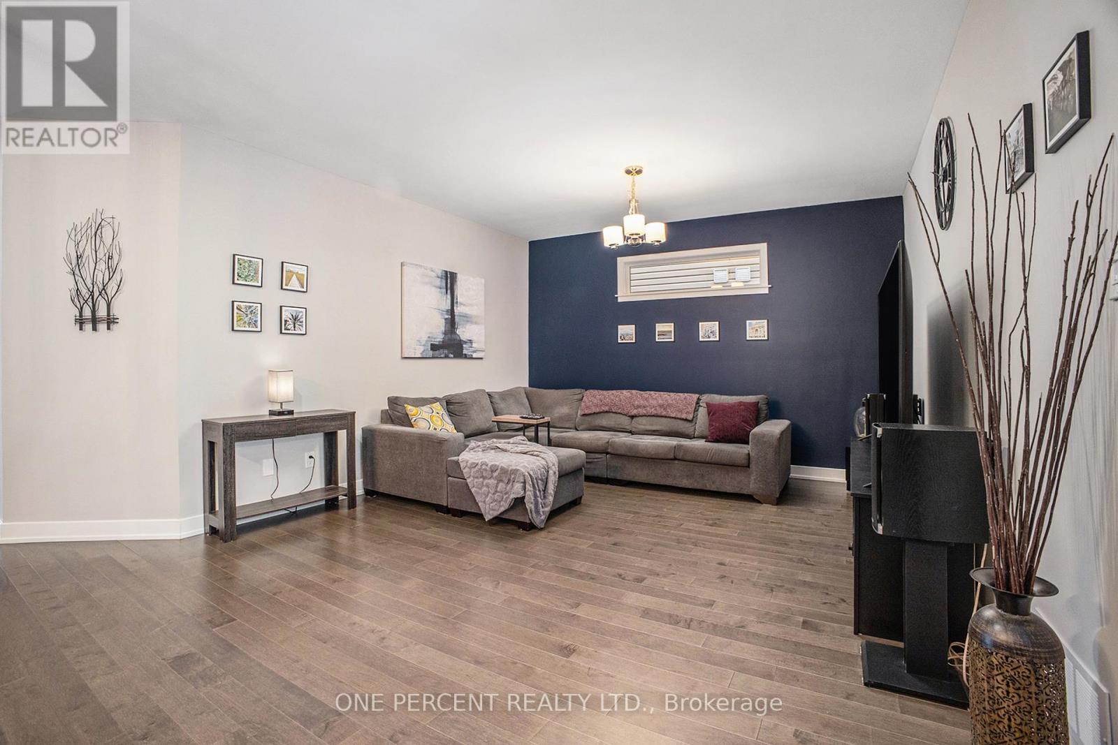 241 Fountainhead Drive, Ottawa, Ontario  K1W 0H3 - Photo 8 - X12099830