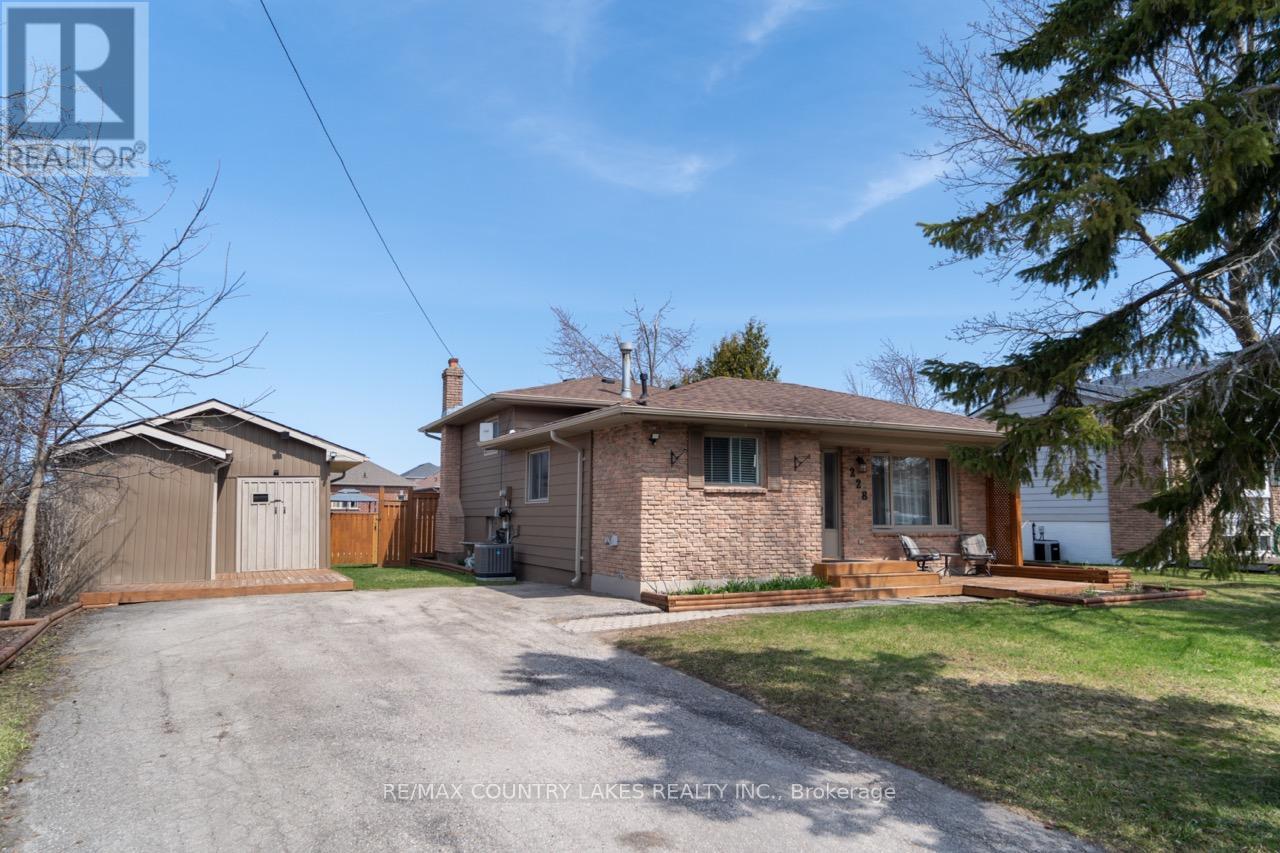 Property at 228 LAKELAND CRESCENT image 1