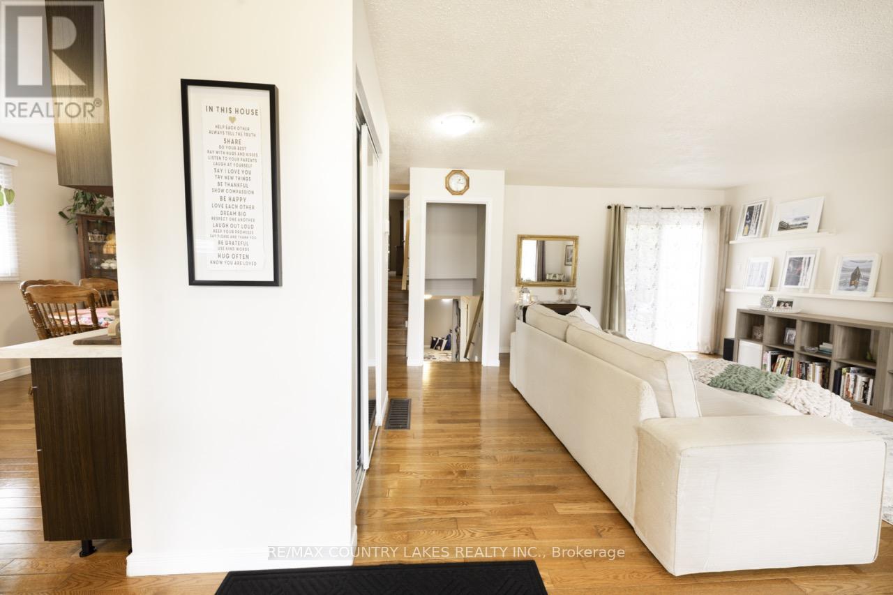Property at 228 LAKELAND CRESCENT image 3
