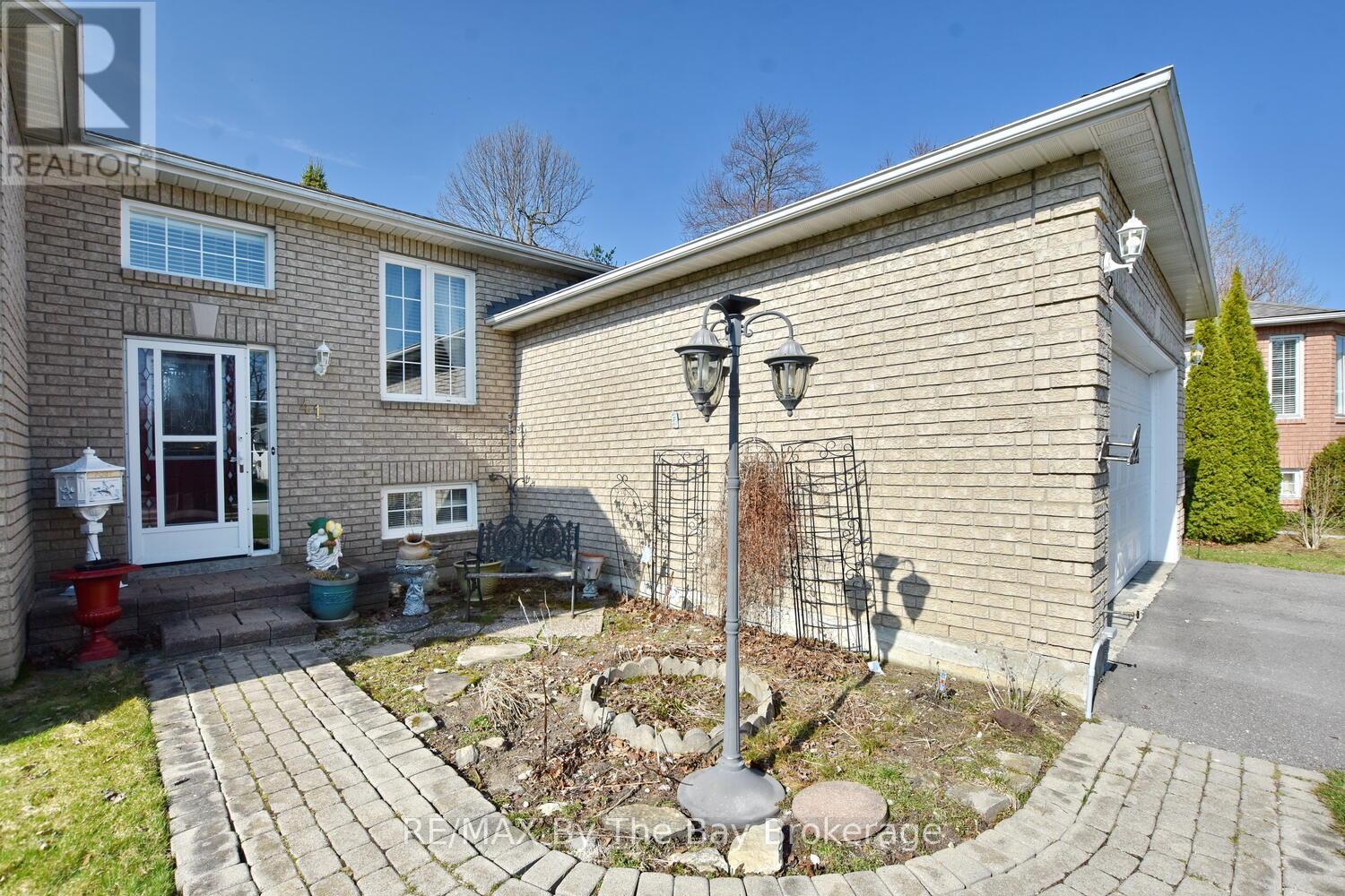 Property at 41 EVERGREEN CRESCENT image 2