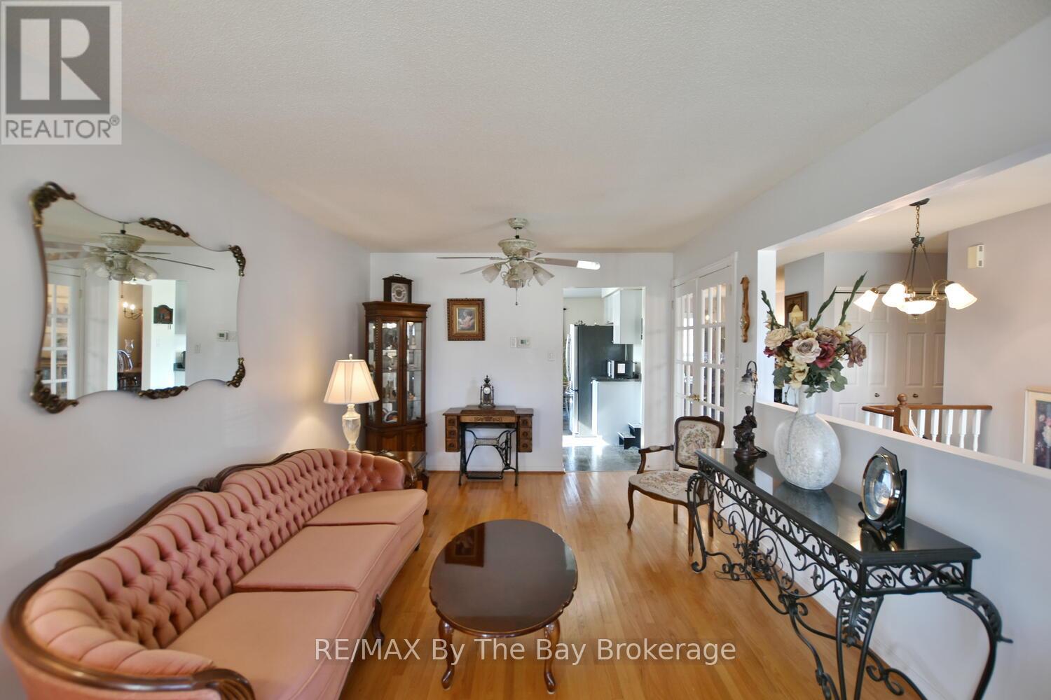 41 Evergreen Crescent, Wasaga Beach, Ontario  L9Z 1B6 - Photo 8 - S12099826