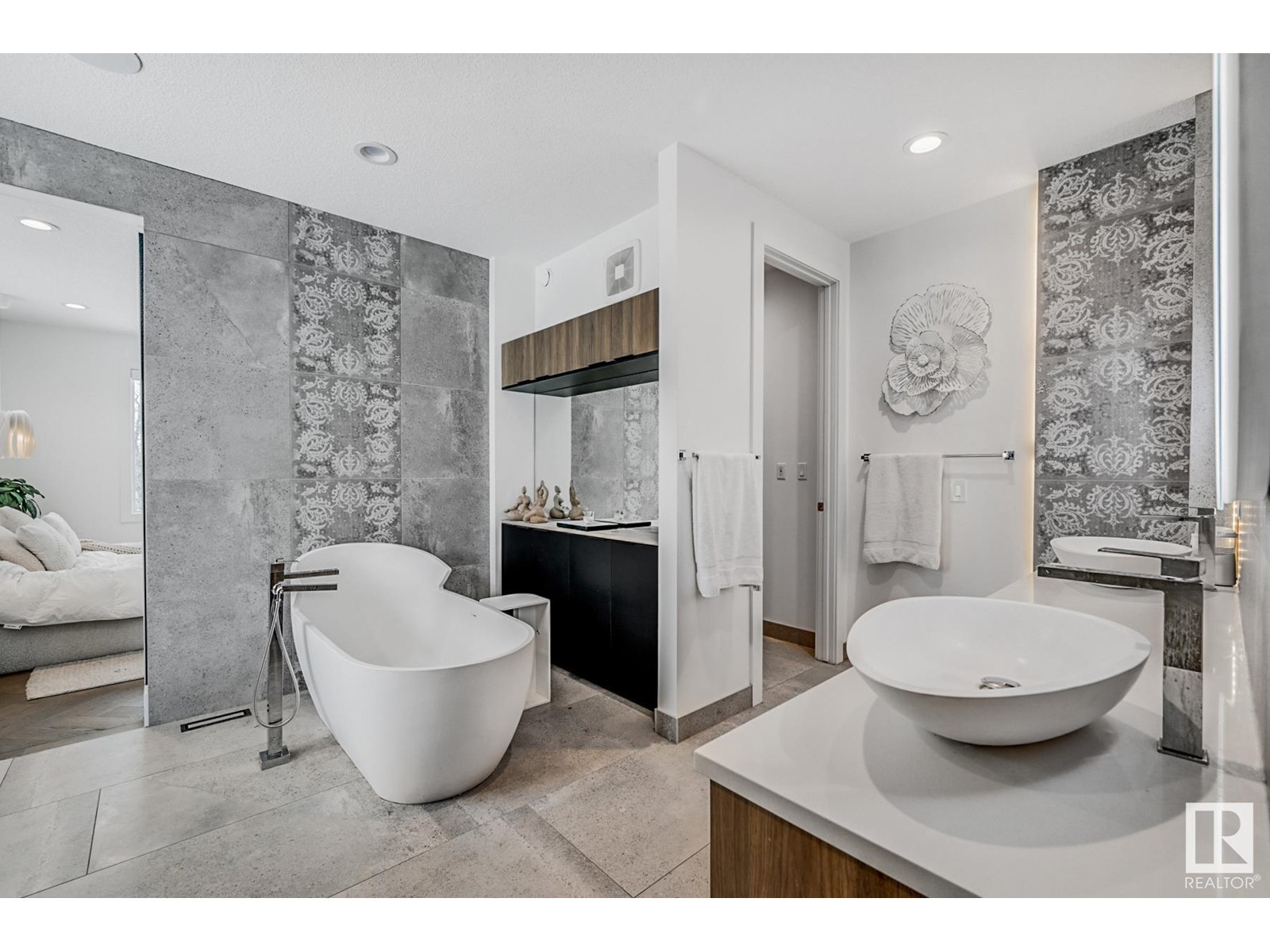 Property at 4097 WHISPERING RIVER DR NW image 4