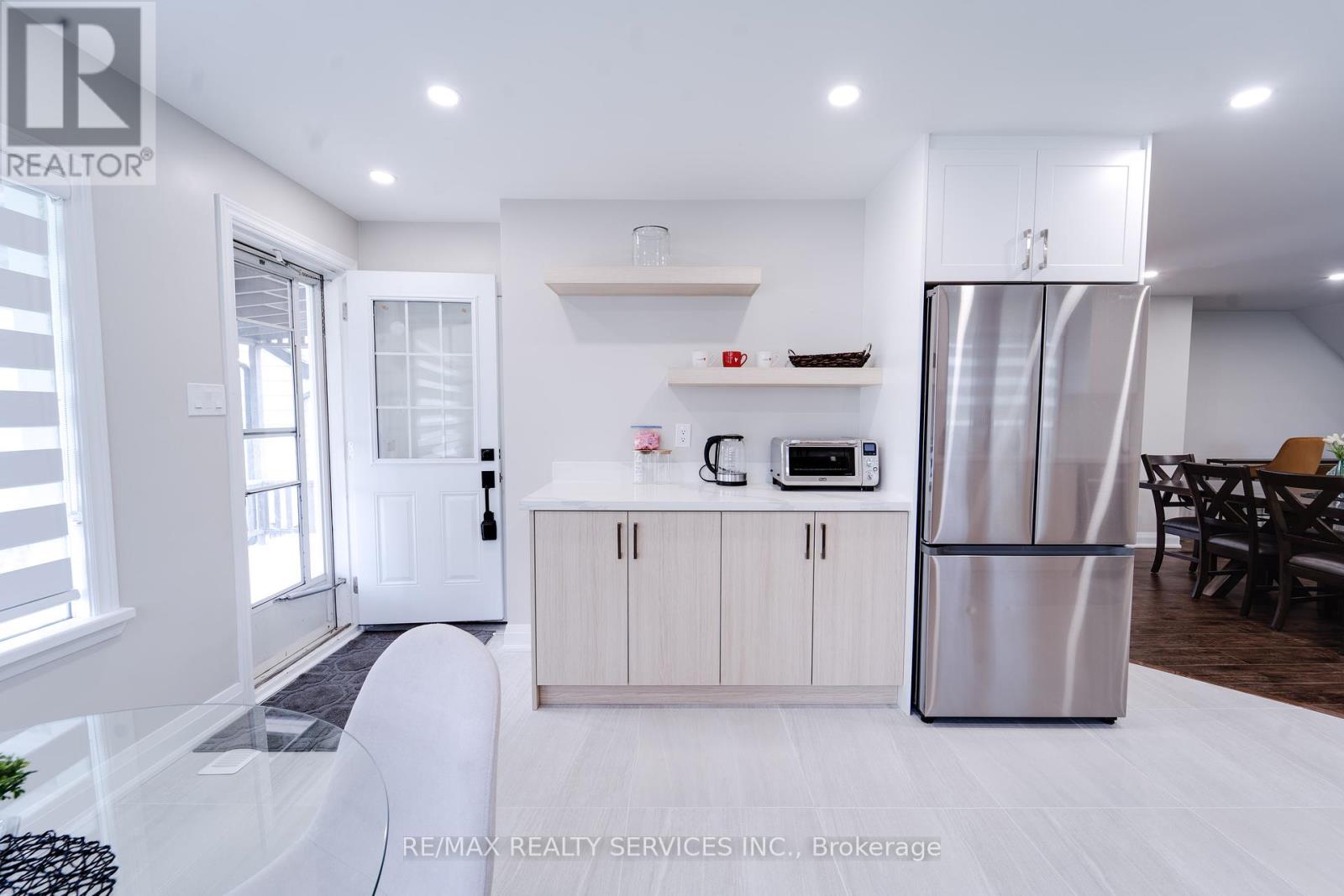 885 Glen Cedar Drive, Selwyn, Ontario  K9J 6X5 - Photo 10 - X12099824
