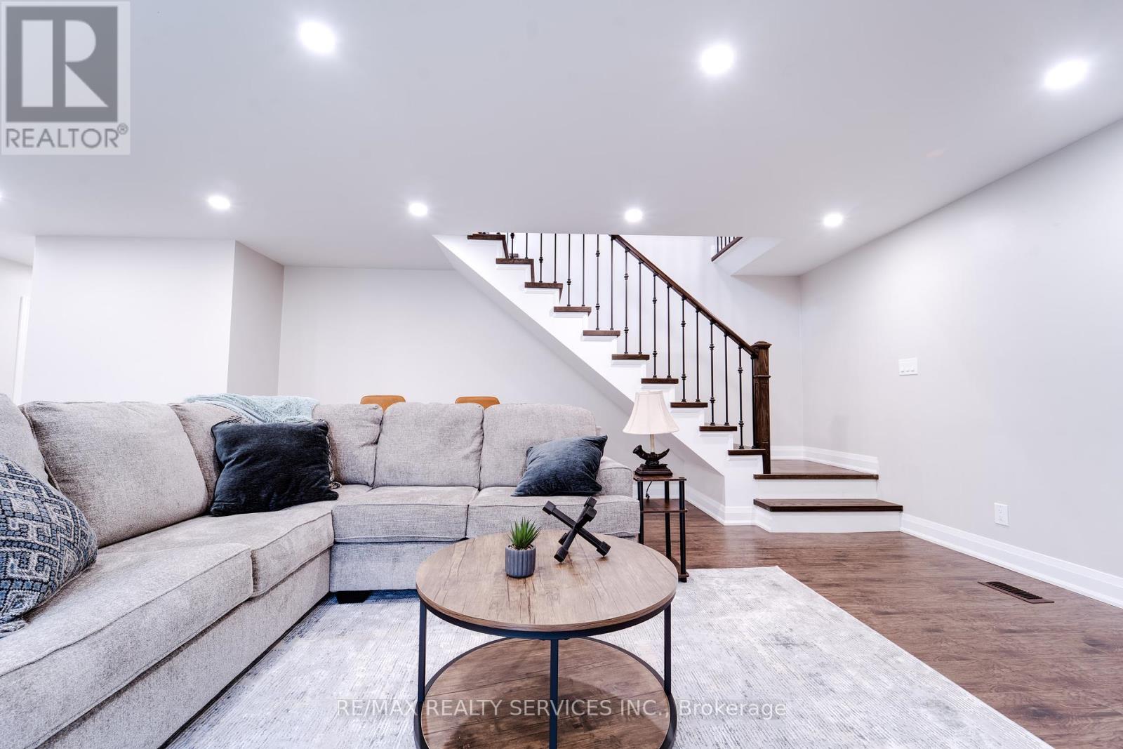 885 Glen Cedar Drive, Selwyn, Ontario  K9J 6X5 - Photo 7 - X12099824
