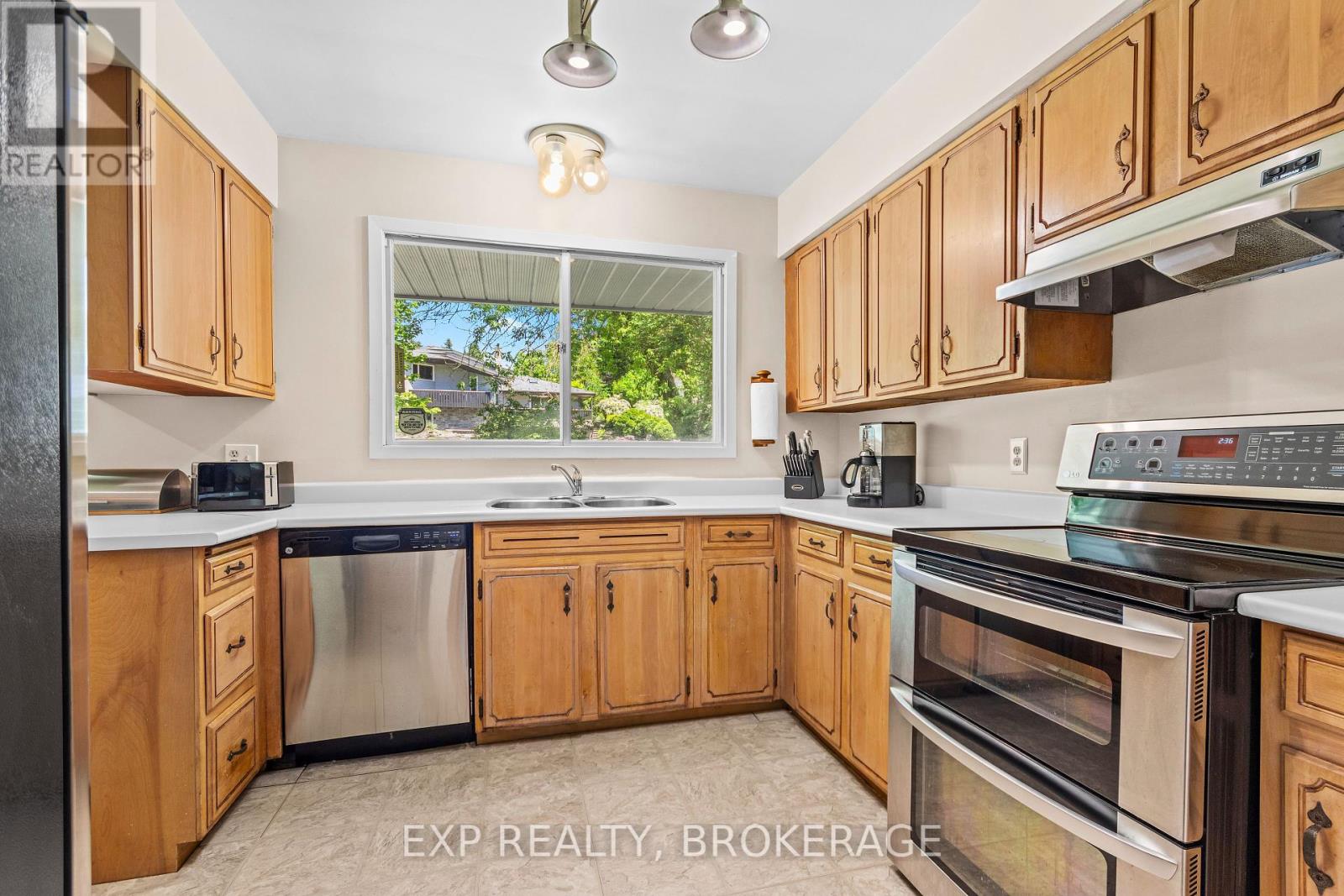 197 Fairway Hill Crescent, Kingston (Central City West), Ontario  K7M 2V5 - Photo 10 - X12099881