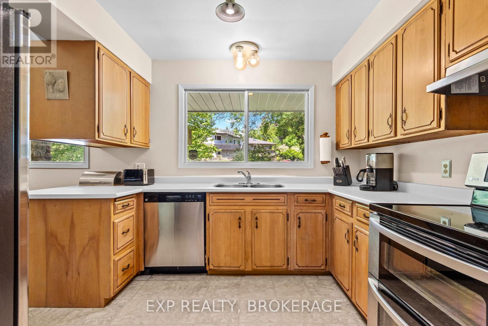 197 Fairway Hill Crescent, Kingston (Central City West), Ontario  K7M 2V5 - Photo 11 - X12099881
