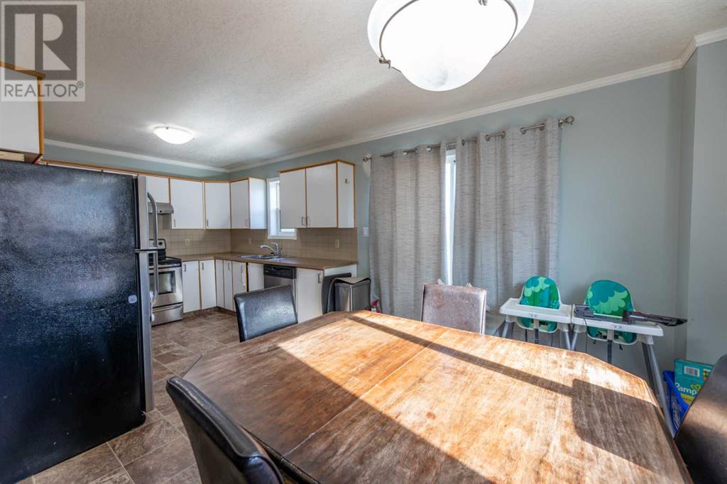 522 Boutin Avenue, Hinton, Alberta  T7V 1A8 - Photo 6 - A2199499