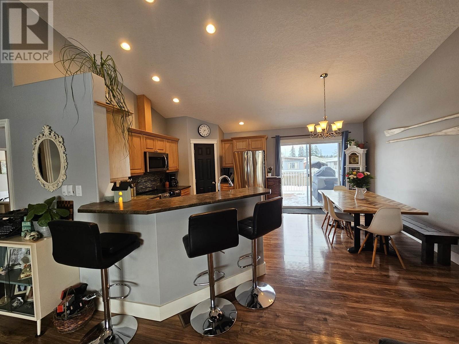 3456 Hargreaves Avenue, Vanderhoof, British Columbia  V0J 3A0 - Photo 3 - R2969406