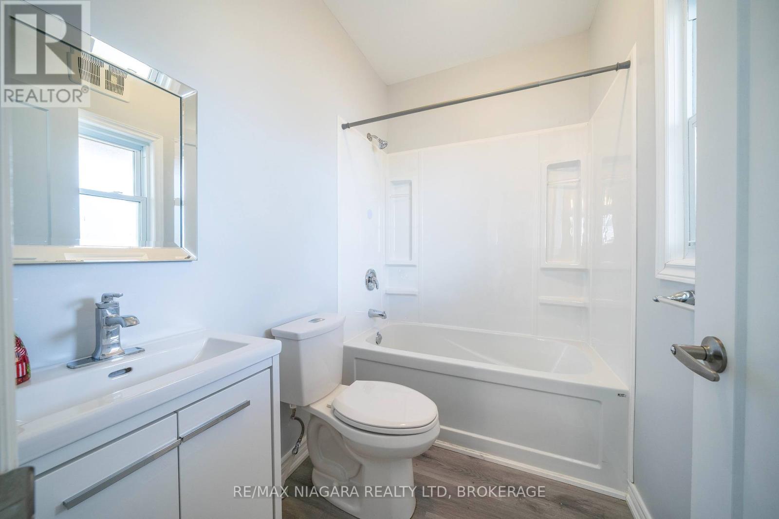 4749 Epworth Circle, Niagara Falls, Ontario  L2E 1E1 - Photo 16 - X12099884