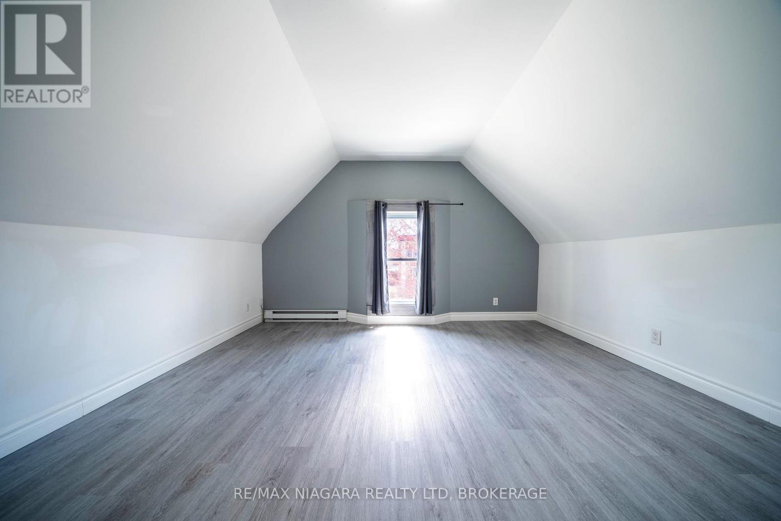 4749 Epworth Circle, Niagara Falls, Ontario  L2E 1E1 - Photo 38 - X12099884