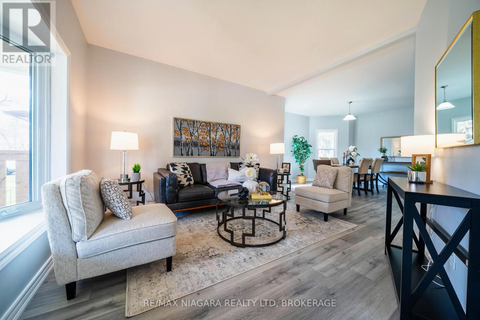 4749 Epworth Circle, Niagara Falls, Ontario  L2E 1E1 - Photo 8 - X12099884