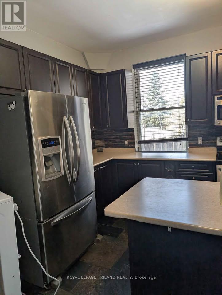 Main - 572 Oxford Street E, London East, Ontario  N5Y 3J1 - Photo 3 - X12095640