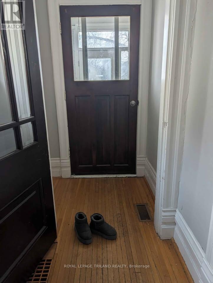 Main - 572 Oxford Street E, London East, Ontario  N5Y 3J1 - Photo 2 - X12095640