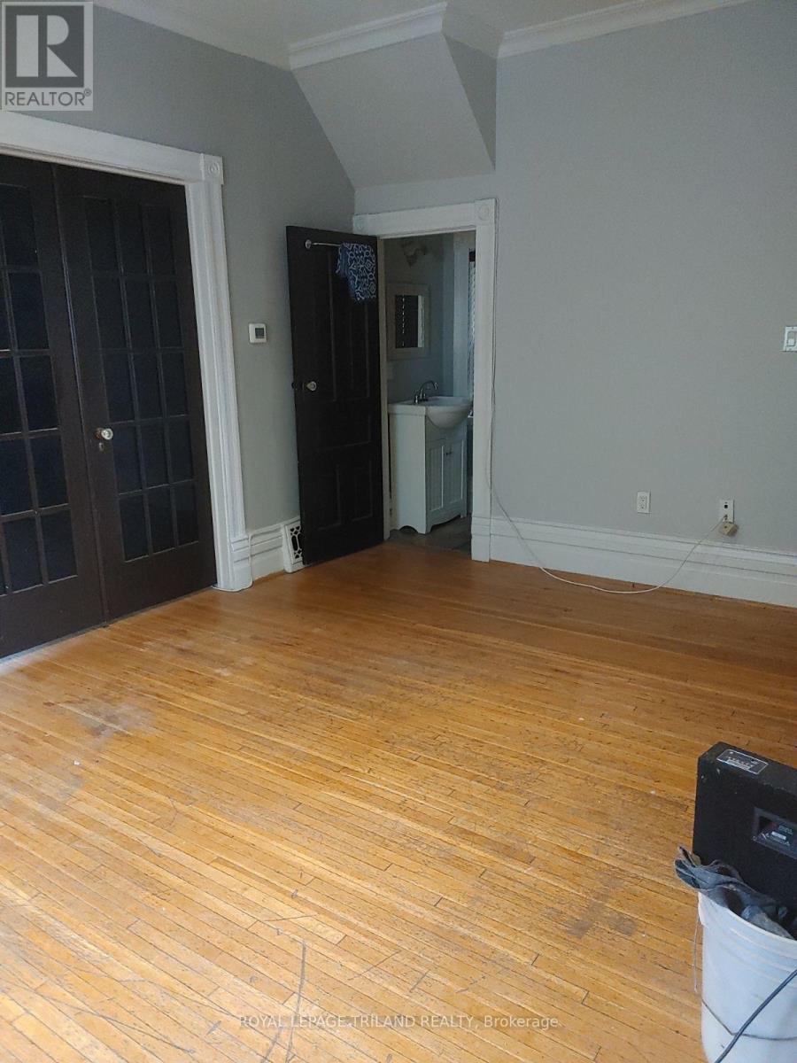 Main - 572 Oxford Street E, London East, Ontario  N5Y 3J1 - Photo 4 - X12095640