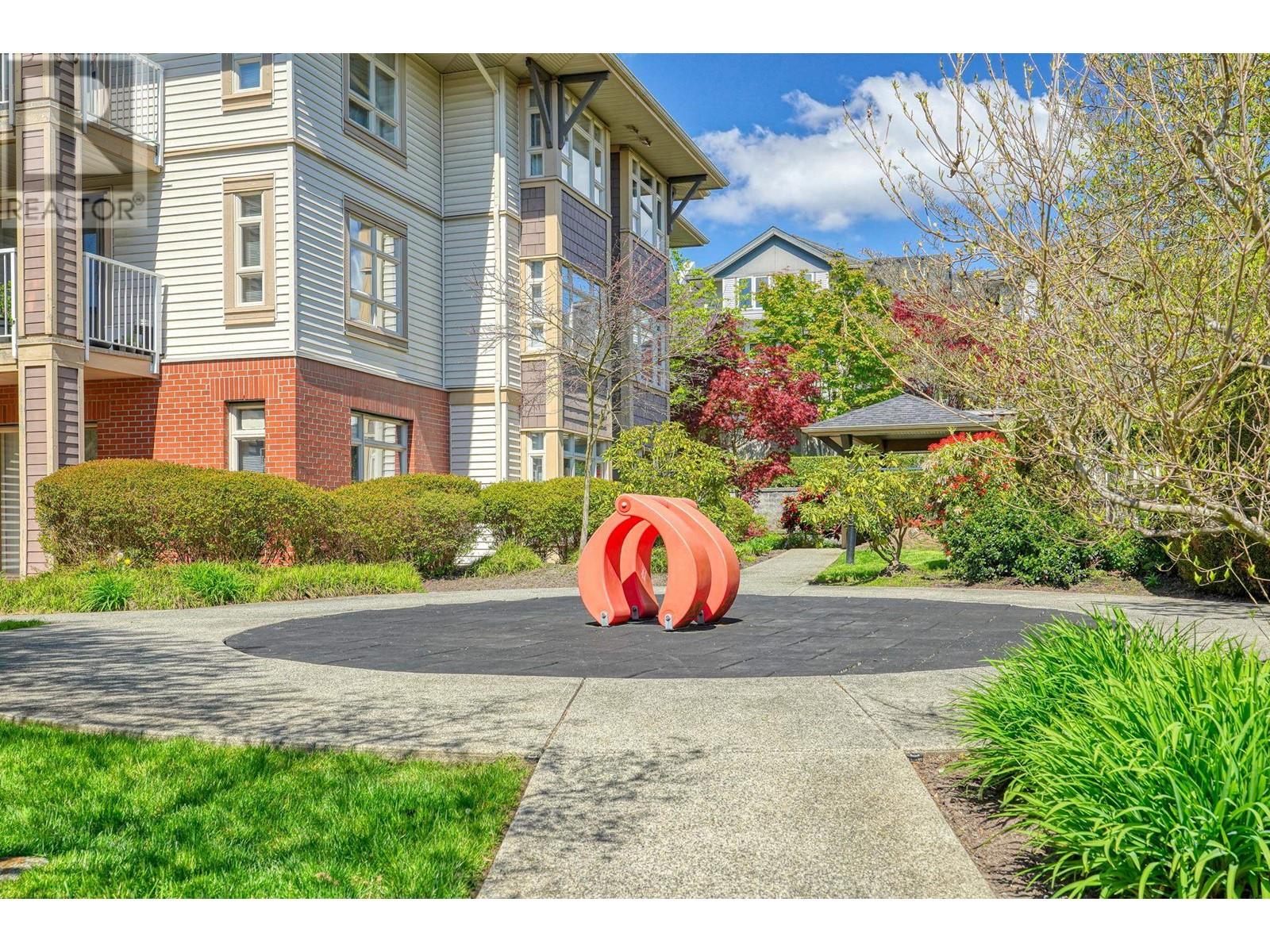 203 7337 Macpherson Avenue, Burnaby, British Columbia  V5J 0A9 - Photo 2 - R2993670