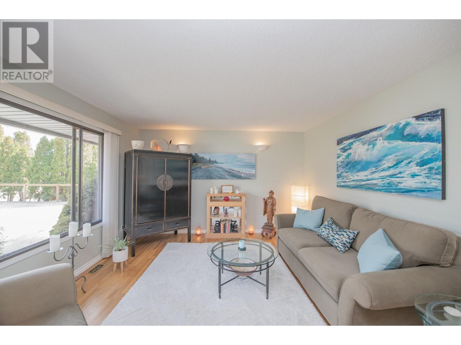 Property at 3060 Sunnyview Road image 2