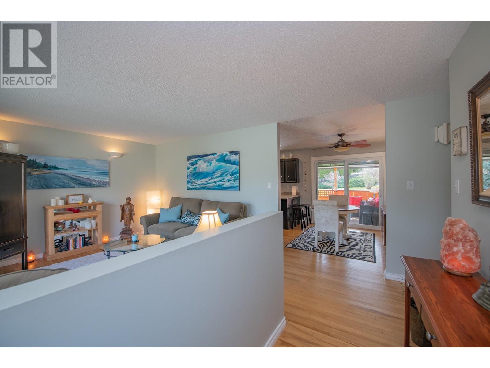 Property at 3060 Sunnyview Road image 4