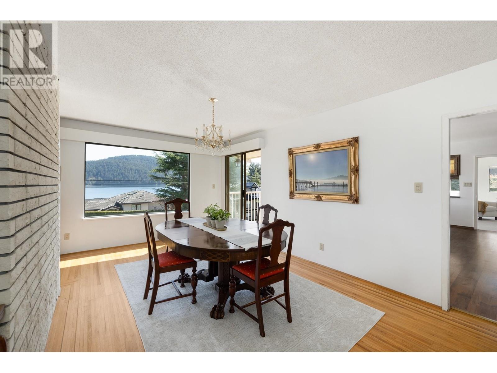 587 Beachview Drive, North Vancouver, British Columbia  V7G 1P8 - Photo 6 - R2993678