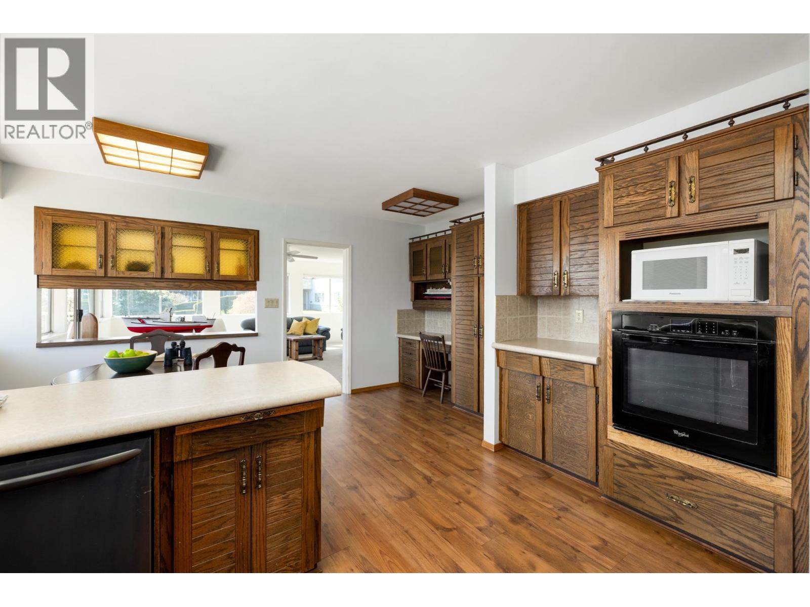 587 Beachview Drive, North Vancouver, British Columbia  V7G 1P8 - Photo 12 - R2993678