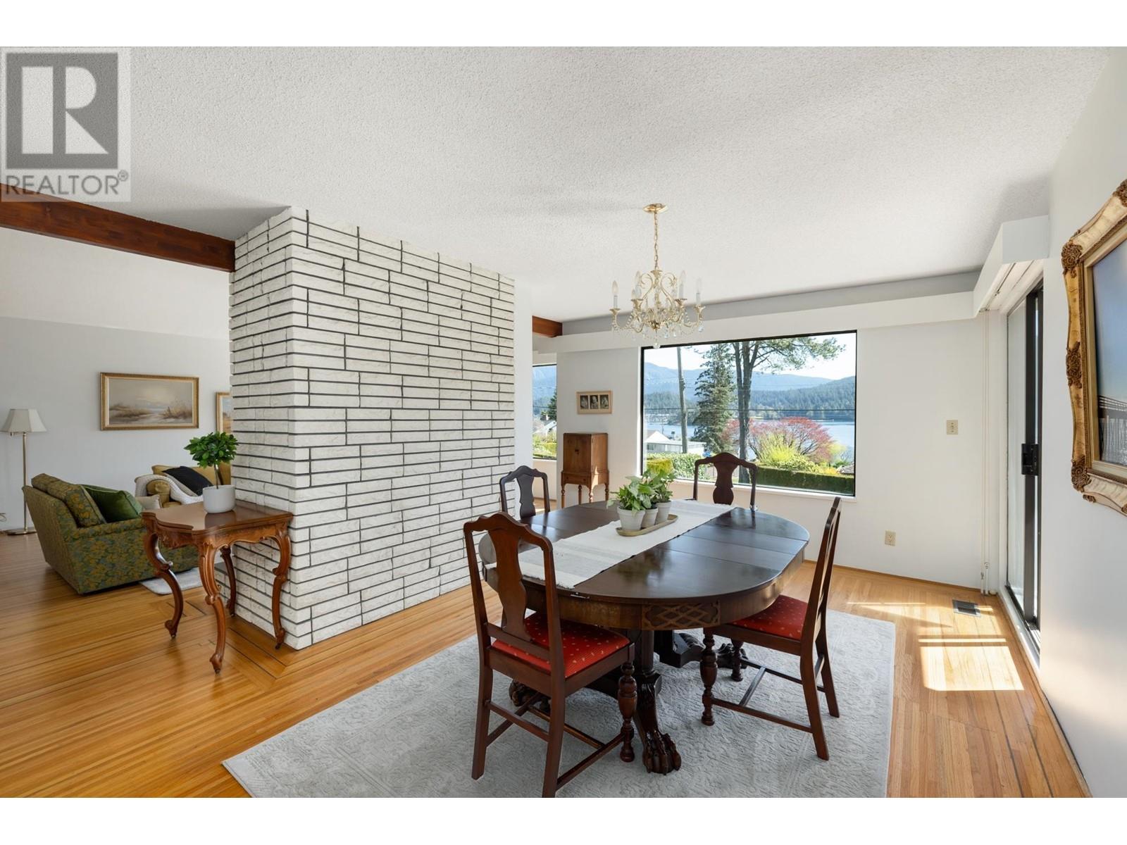 587 Beachview Drive, North Vancouver, British Columbia  V7G 1P8 - Photo 5 - R2993678
