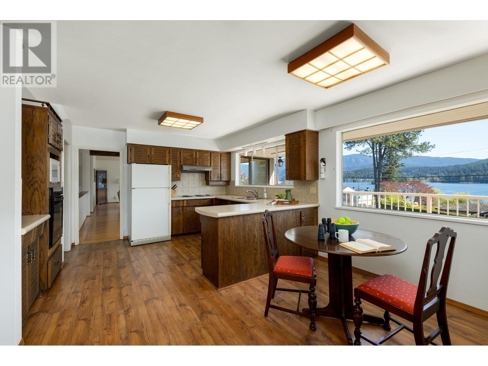 587 Beachview Drive, North Vancouver, British Columbia  V7G 1P8 - Photo 8 - R2993678