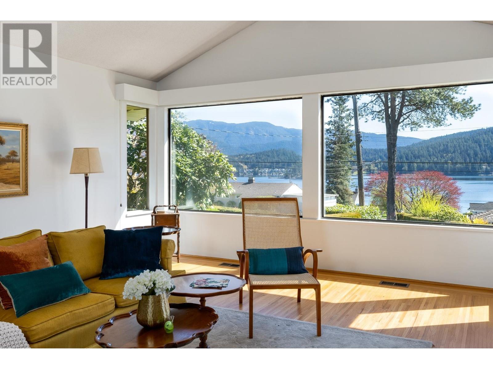 587 Beachview Drive, North Vancouver, British Columbia  V7G 1P8 - Photo 1 - R2993678