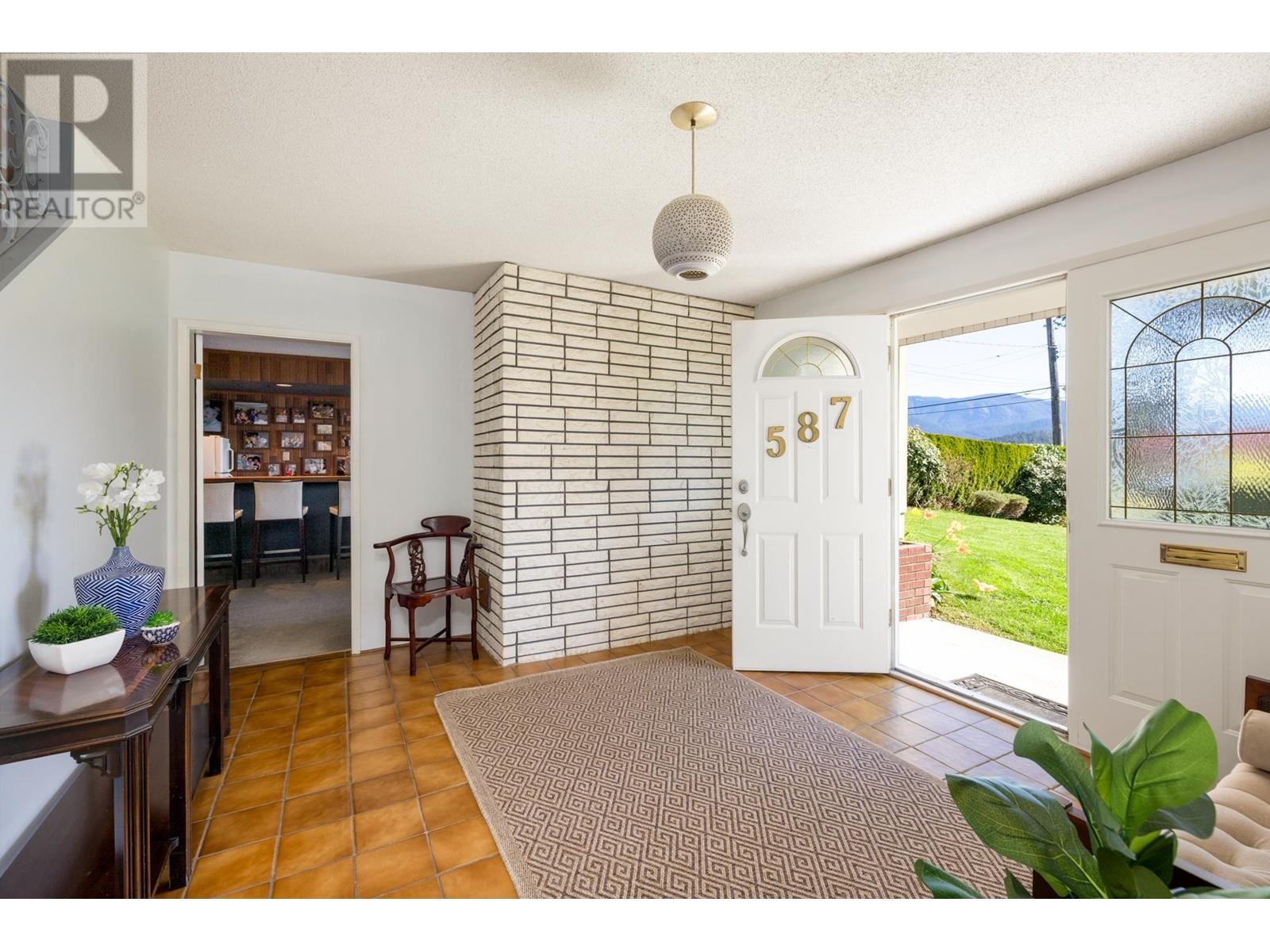587 Beachview Drive, North Vancouver, British Columbia  V7G 1P8 - Photo 25 - R2993678
