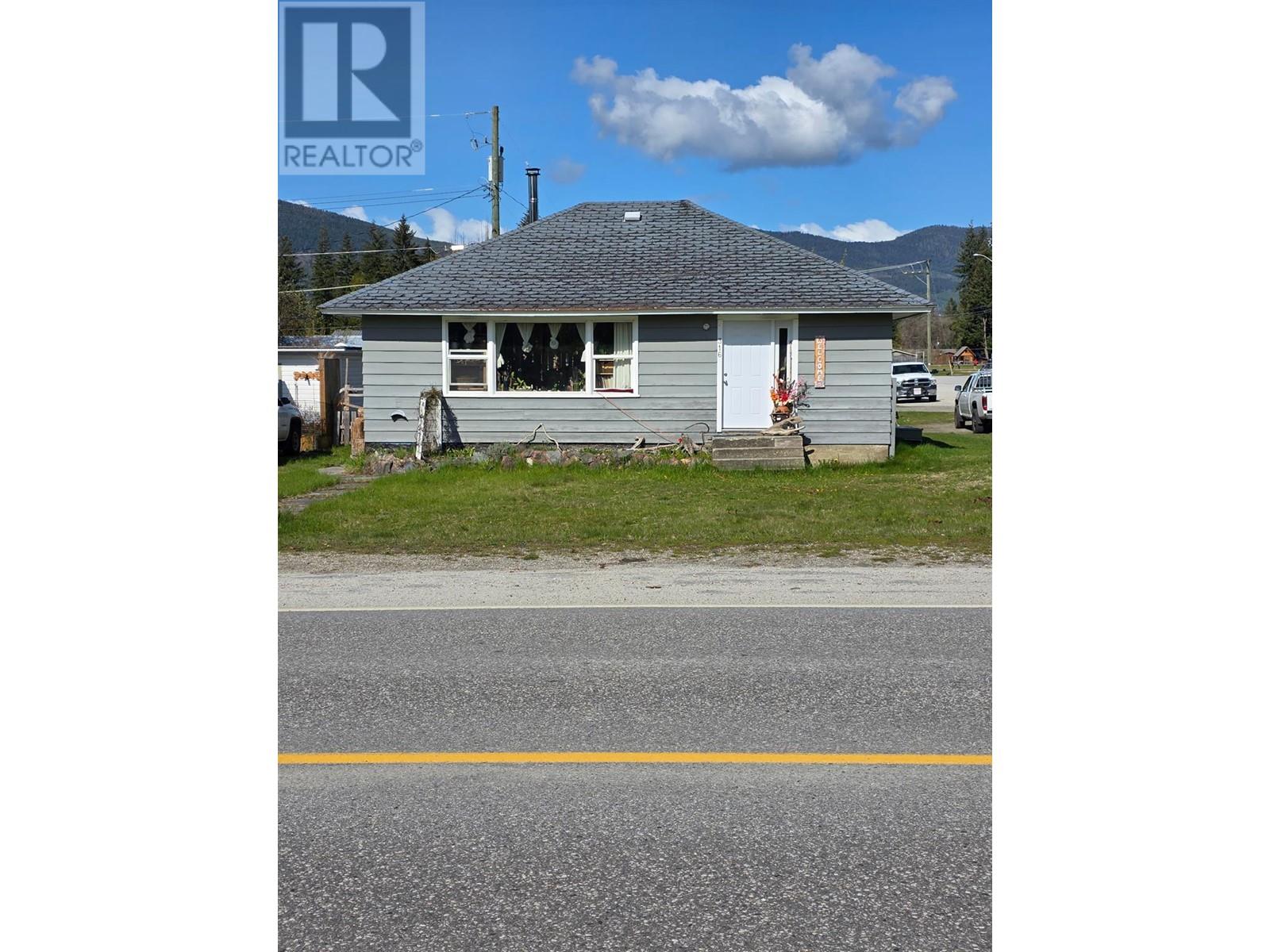 316 6TH Avenue, Nakusp, British Columbia