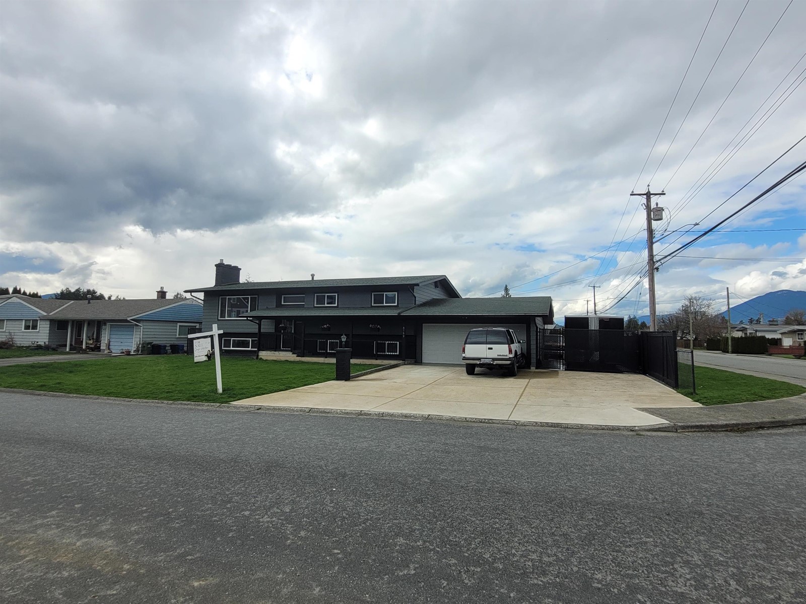 Property at 8789 BUTCHART STREET image 3
