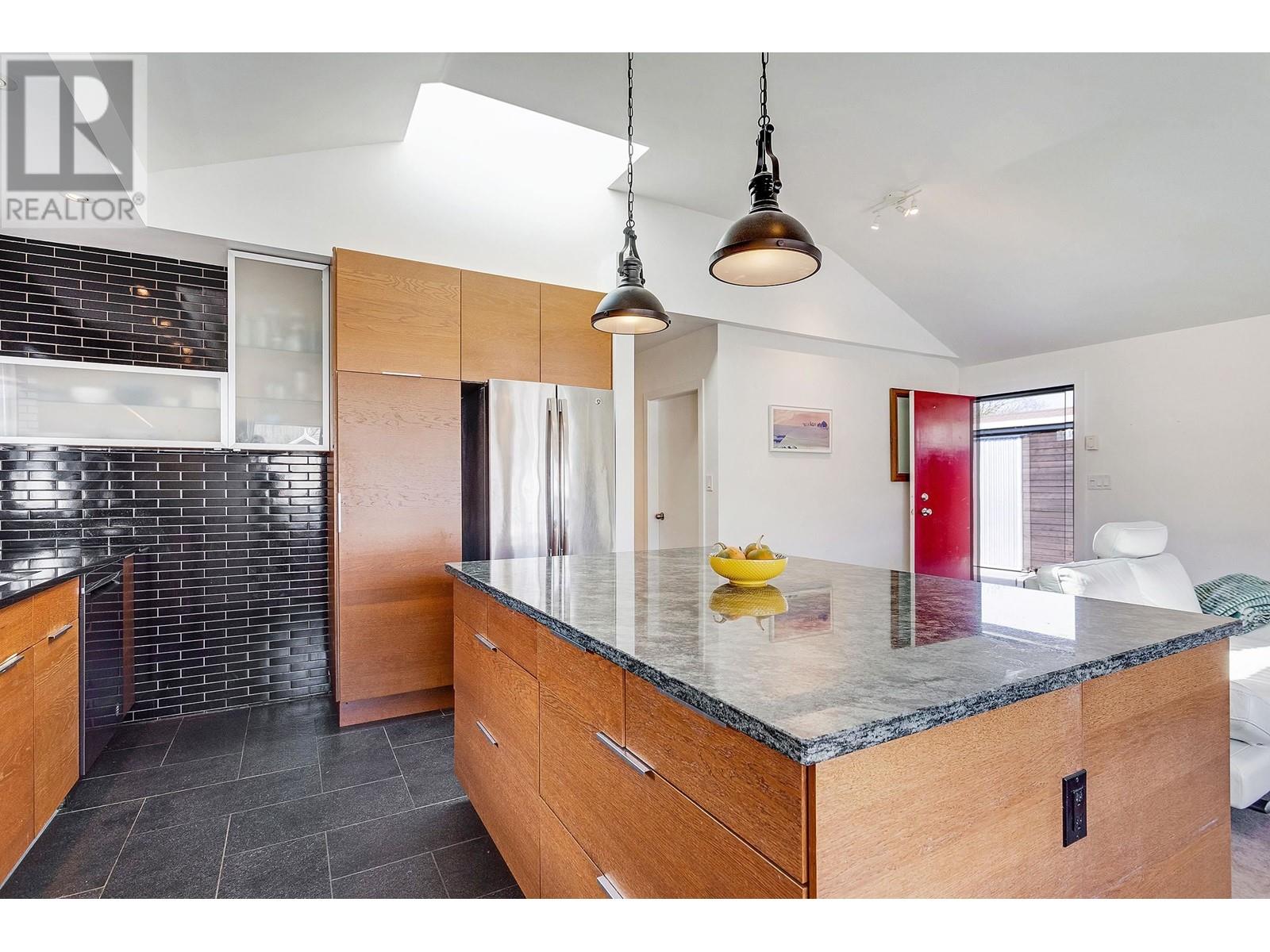 329 E 19th Street, North Vancouver, British Columbia  V7L 2Z4 - Photo 19 - R2992831
