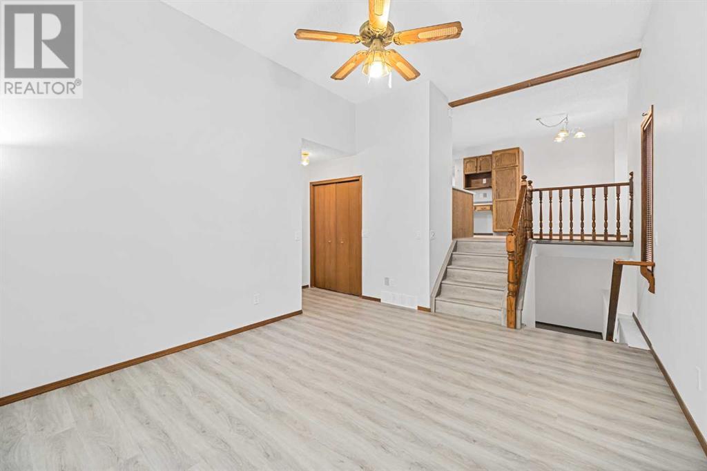 211 Sandstone Drive Nw, Calgary, Alberta  T3K 3C4 - Photo 9 - A2174813