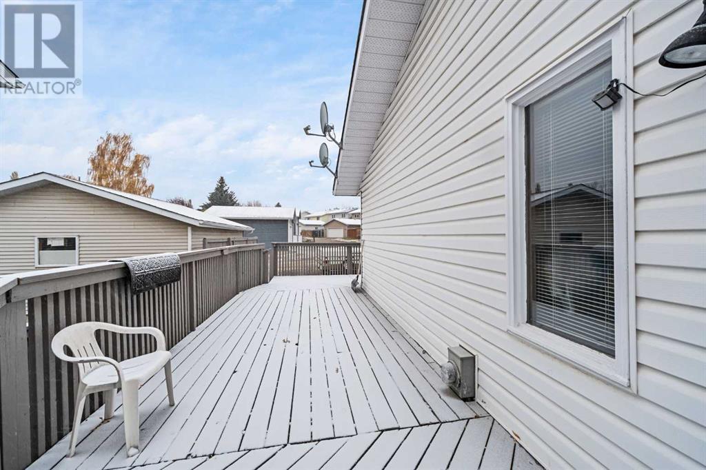 Property at 211 Sandstone Drive NW image 4