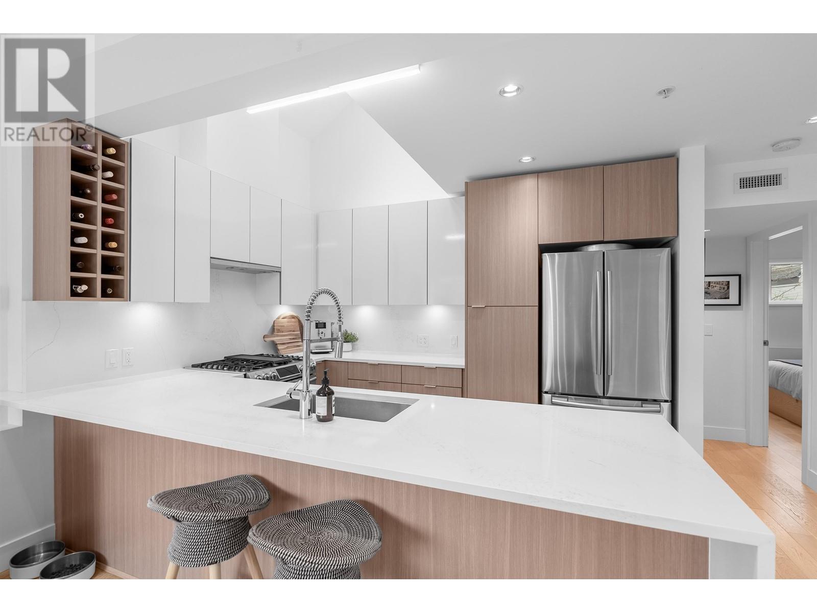 Listing Picture 6 of 35 : 367 E 16TH AVENUE, Vancouver / 溫哥華 - 魯藝地產 Yvonne Lu Group - MLS Medallion Club Member