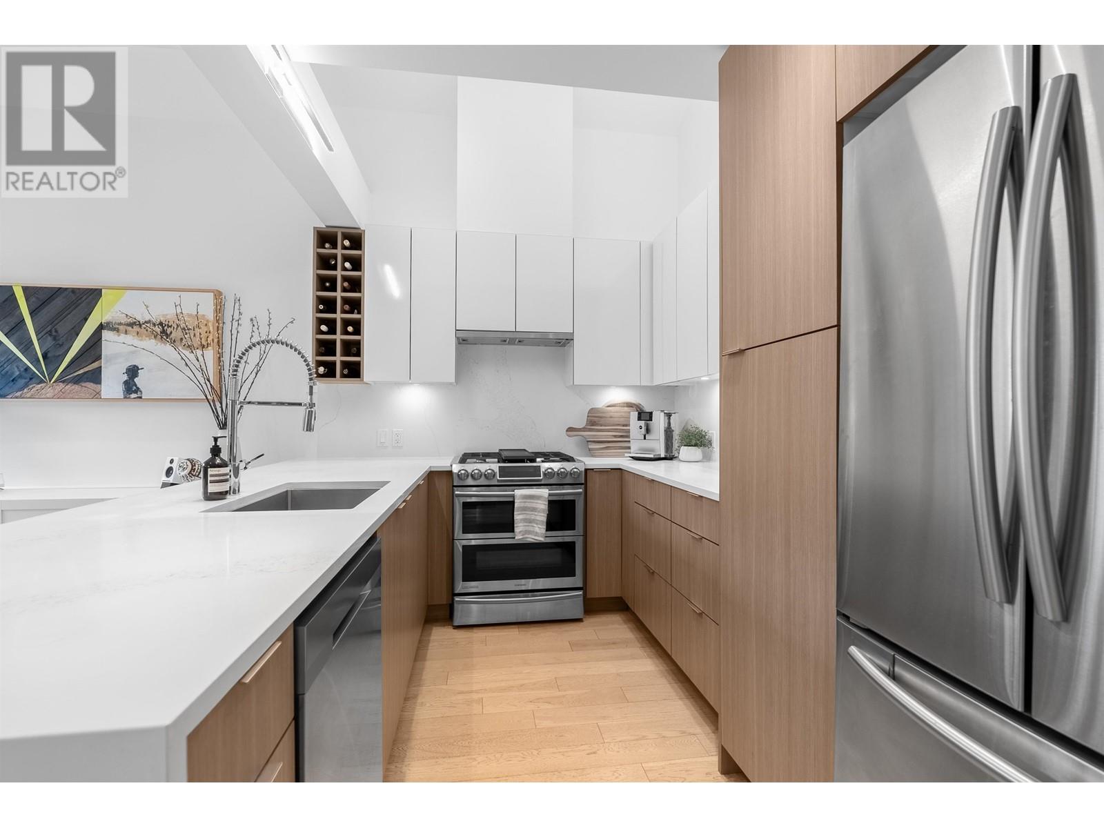 Listing Picture 7 of 35 : 367 E 16TH AVENUE, Vancouver / 溫哥華 - 魯藝地產 Yvonne Lu Group - MLS Medallion Club Member