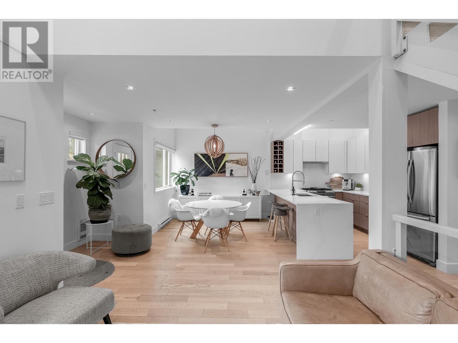 Listing Picture 3 of 35 : 367 E 16TH AVENUE, Vancouver / 溫哥華 - 魯藝地產 Yvonne Lu Group - MLS Medallion Club Member