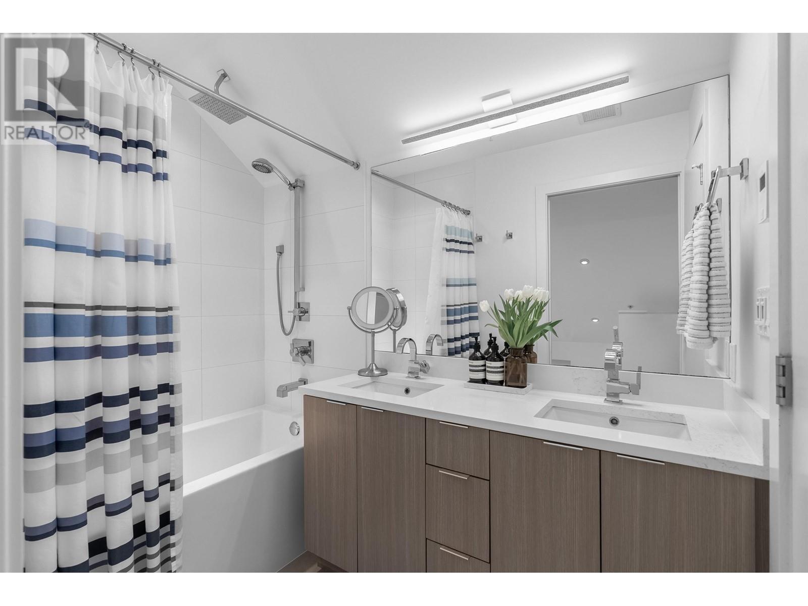 Listing Picture 14 of 35 : 367 E 16TH AVENUE, Vancouver / 溫哥華 - 魯藝地產 Yvonne Lu Group - MLS Medallion Club Member