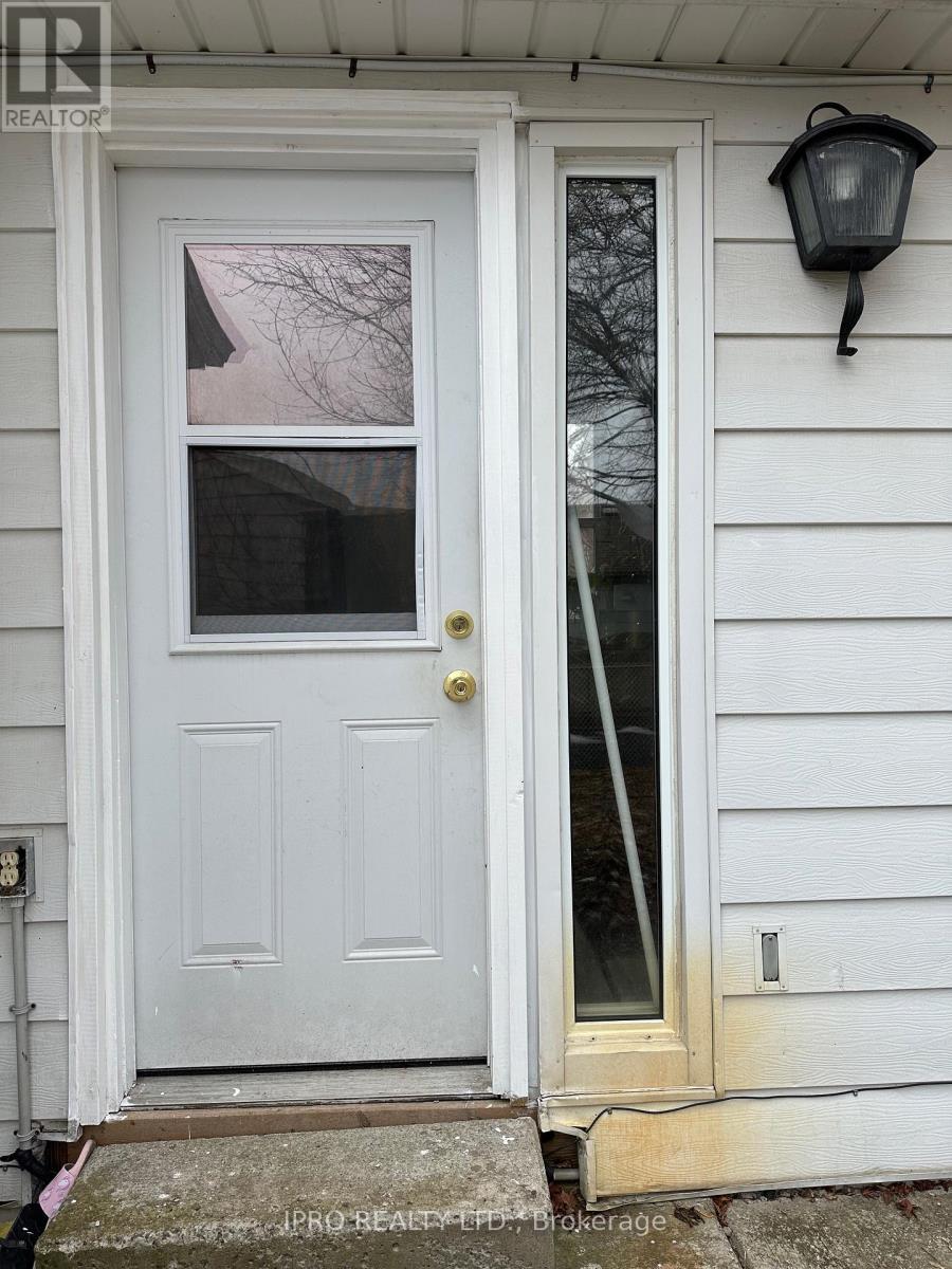 Lower - 305 Eagle Street, Newmarket, Ontario  L3Y 1K2 - Photo 3 - N12099908
