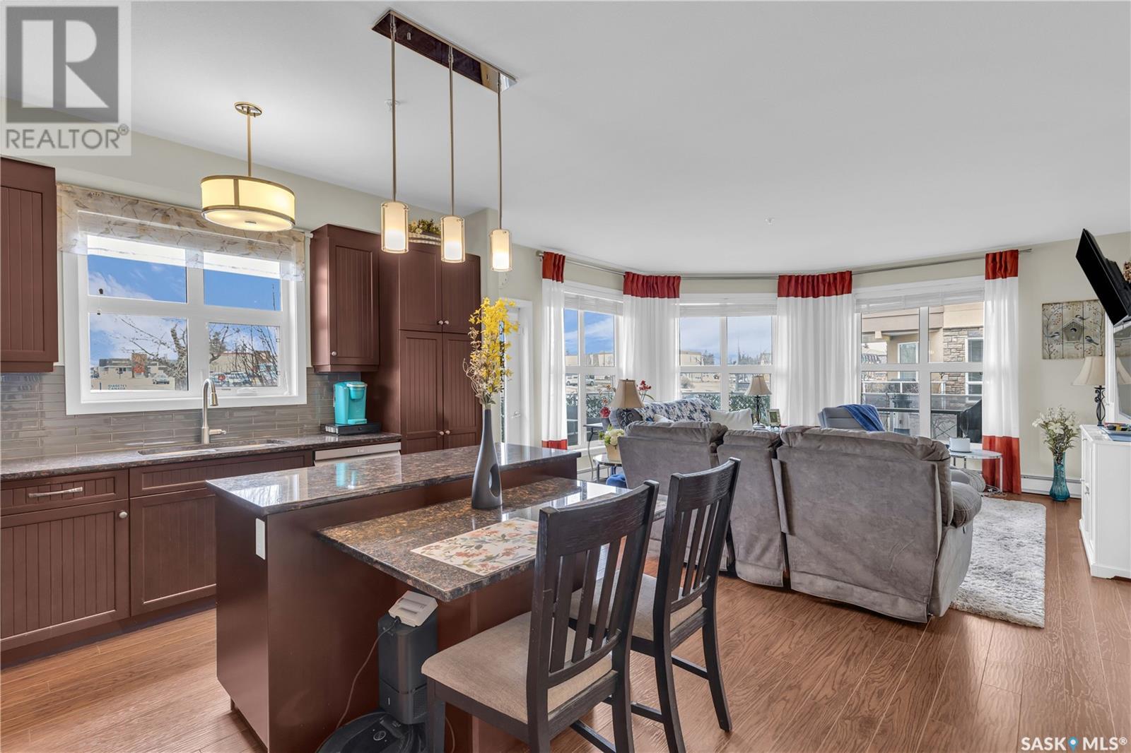 Property at 118 1035 Moss AVENUE image 1