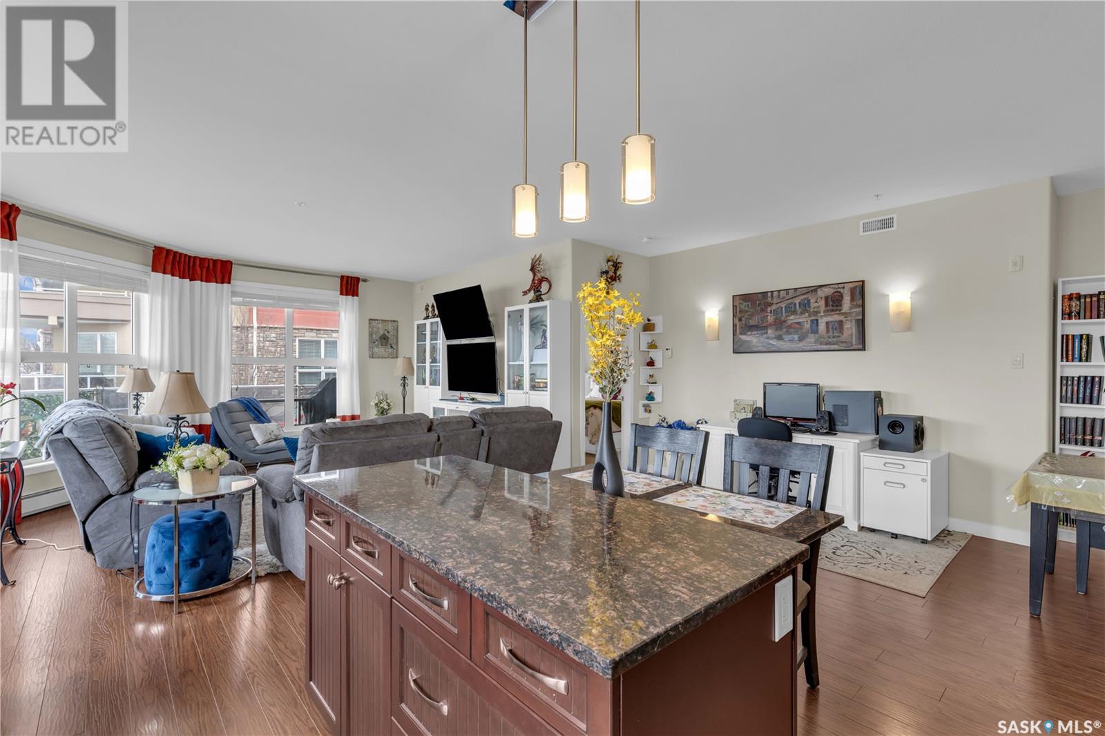 Property at 118 1035 Moss AVENUE image 2