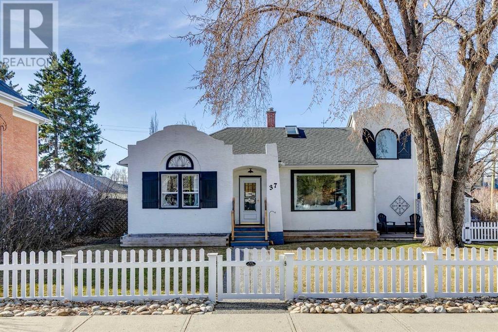 37 Elma Street W, okotoks, Alberta