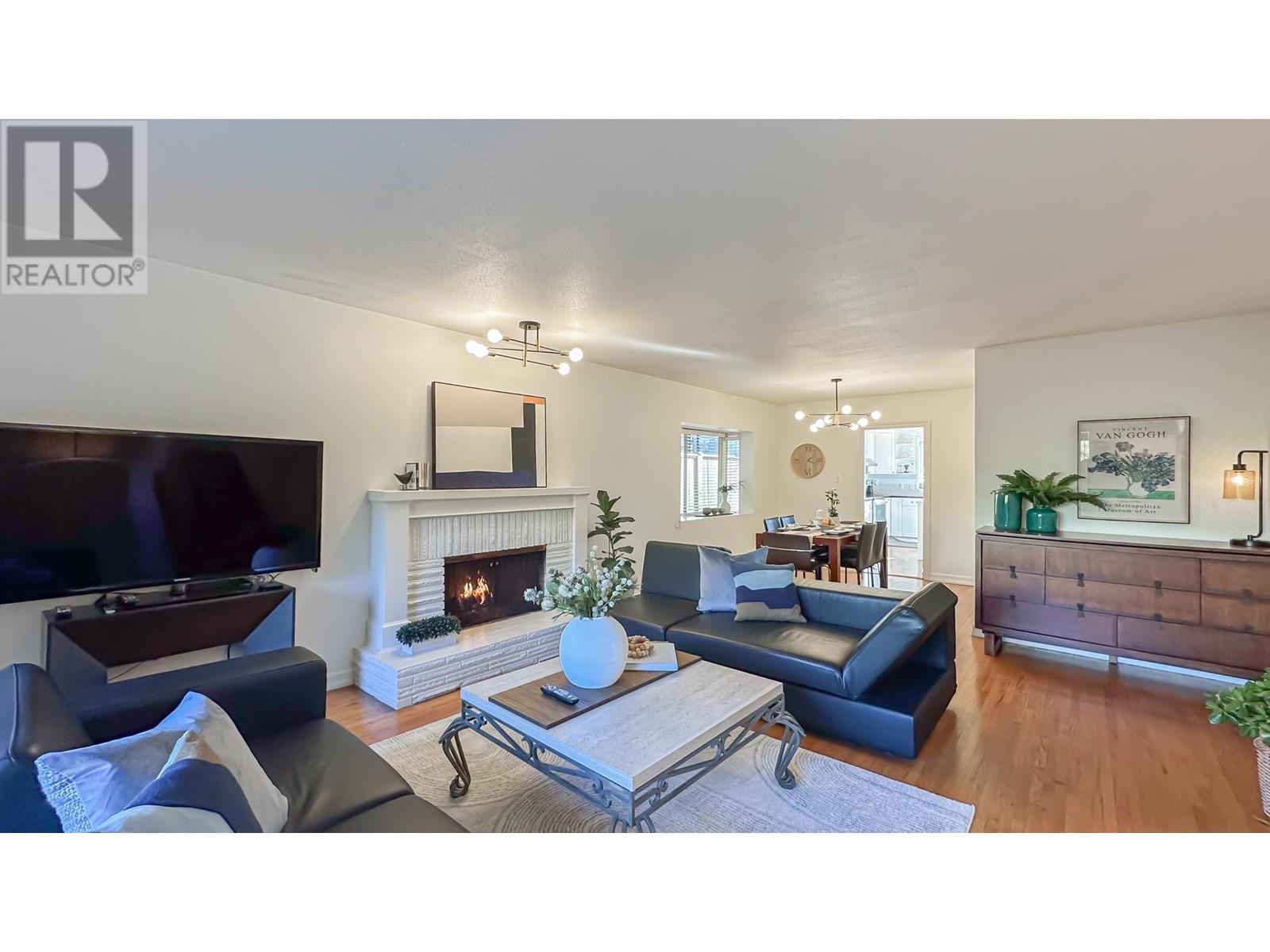 Property at 1092 KINGS AVENUE image 2
