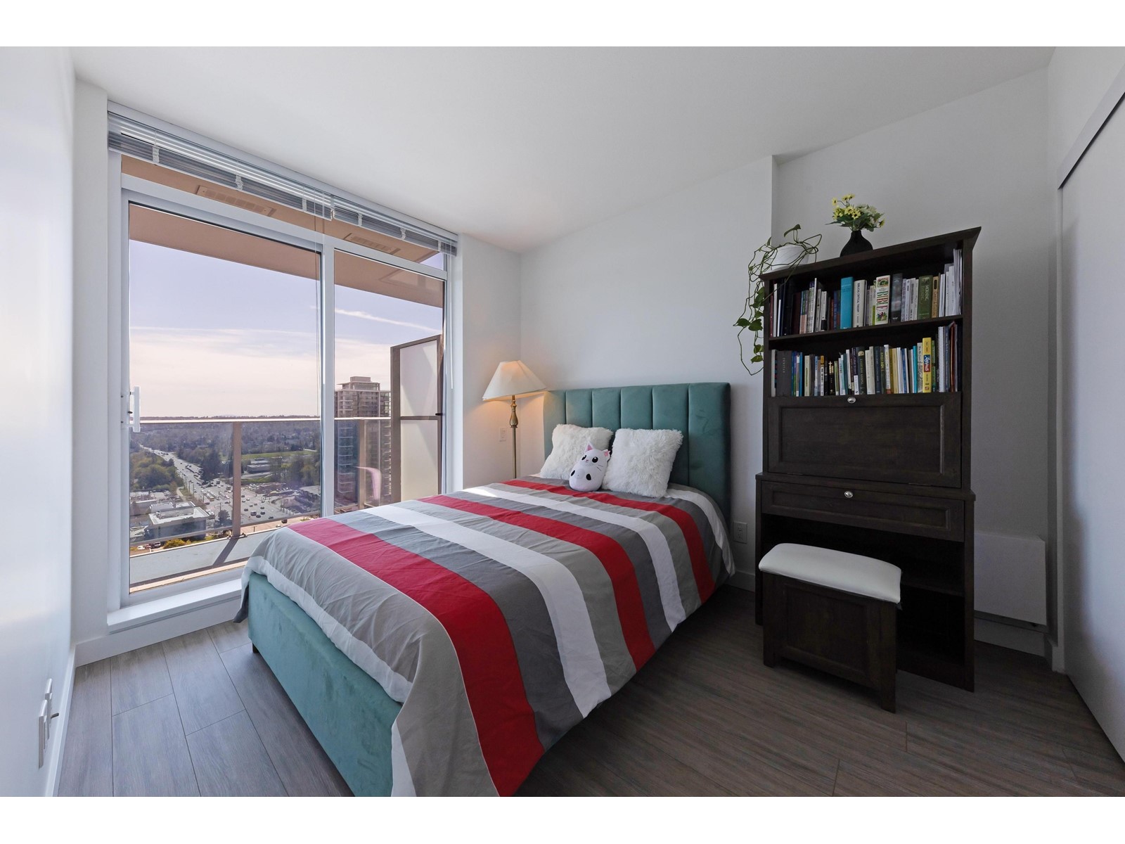 2112 13615 Fraser Highway, Surrey, British Columbia  V3T 0P7 - Photo 8 - R2992177