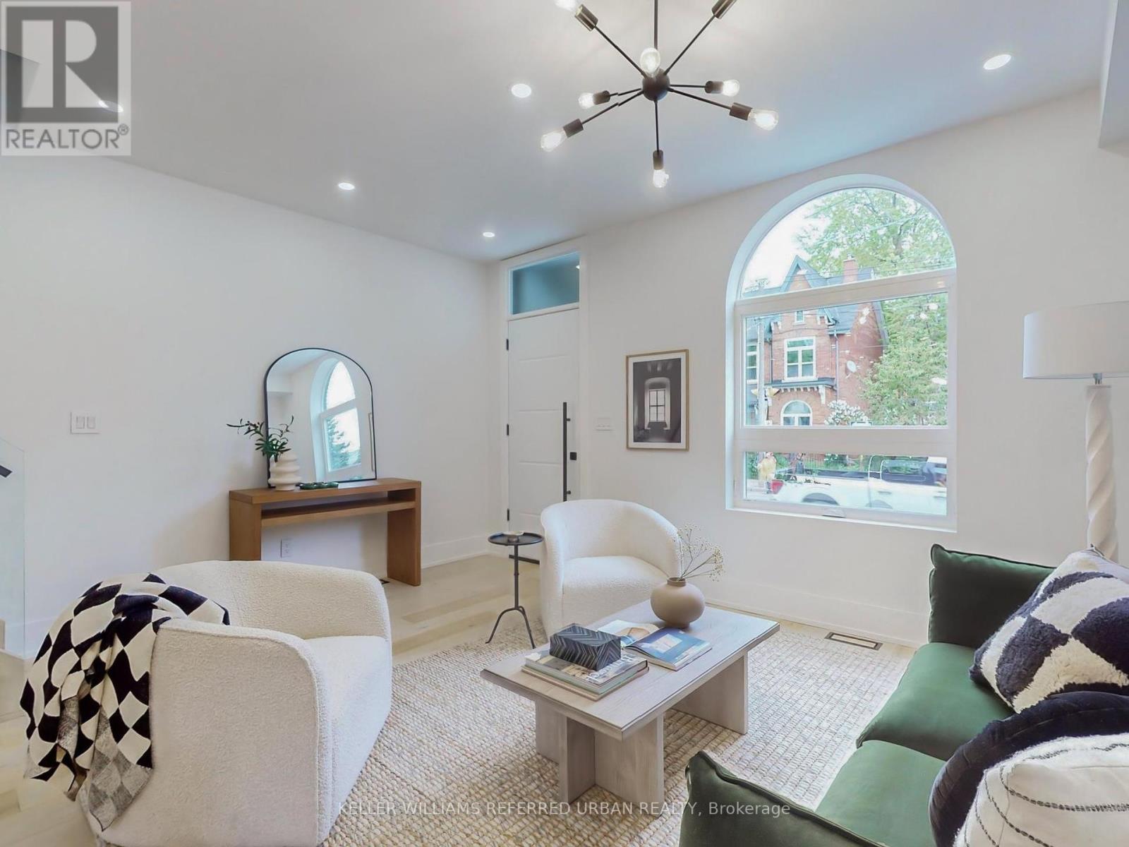 Property at 164 BROADVIEW AVENUE image 3