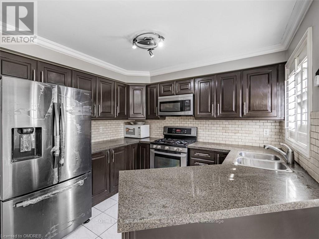 5930 Bassinger Place, Mississauga, Ontario  L5M 6K5 - Photo 12 - W12081172