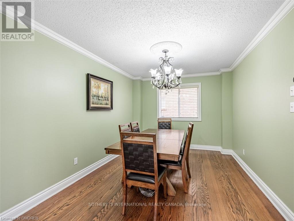 5930 Bassinger Place, Mississauga, Ontario  L5M 6K5 - Photo 14 - W12081172