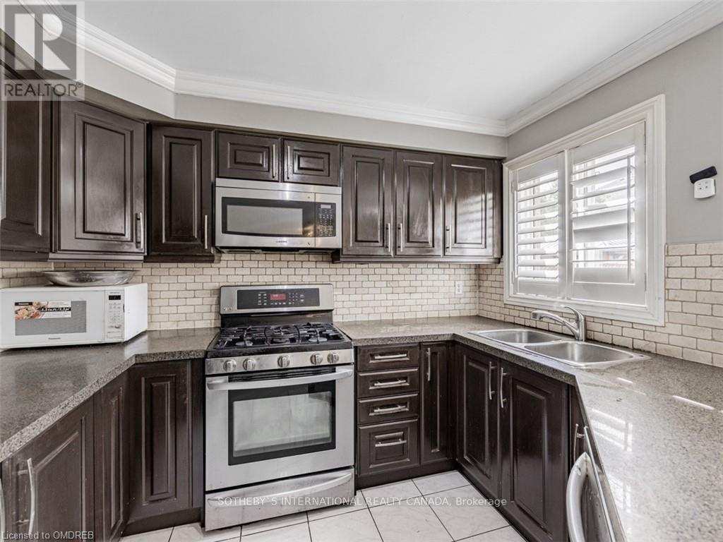 5930 Bassinger Place, Mississauga, Ontario  L5M 6K5 - Photo 13 - W12081172