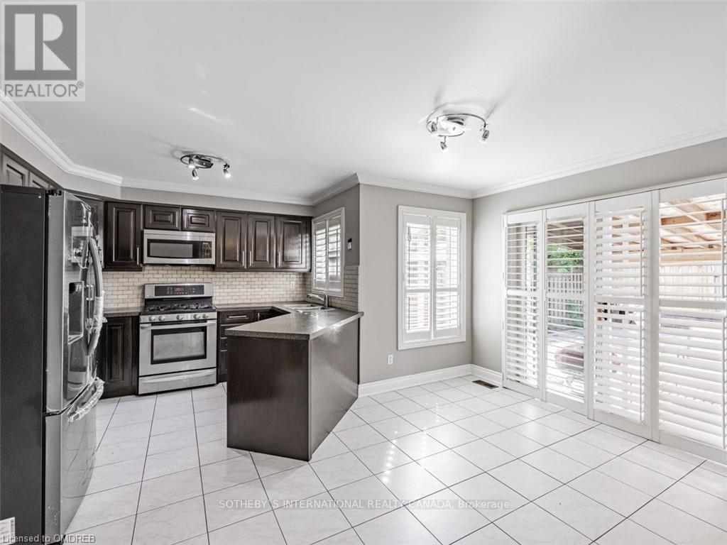 5930 Bassinger Place, Mississauga, Ontario  L5M 6K5 - Photo 11 - W12081172