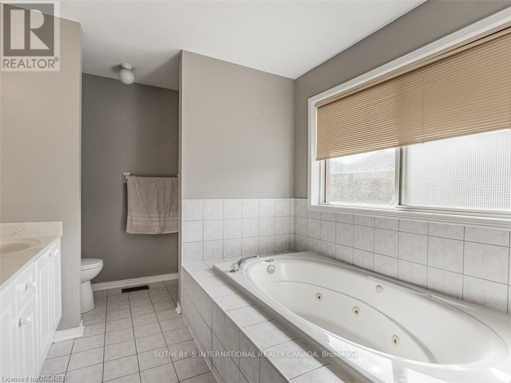 5930 Bassinger Place, Mississauga, Ontario  L5M 6K5 - Photo 22 - W12081172